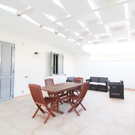 Apartment Con Patio E Giardino
