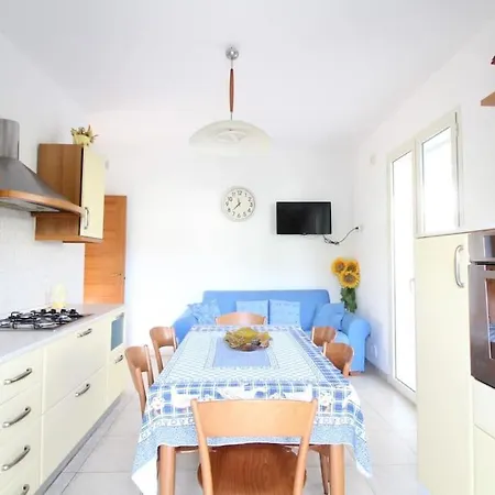 Apartment Con Patio E Giardino