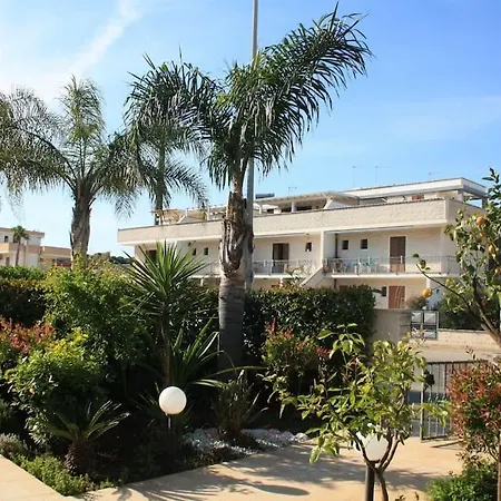 Apartment Con Patio E Giardino